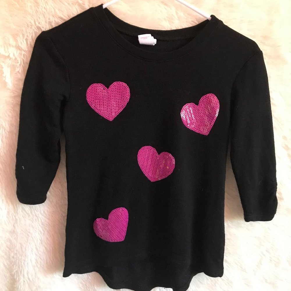 Black T-shirt cropped sleeves